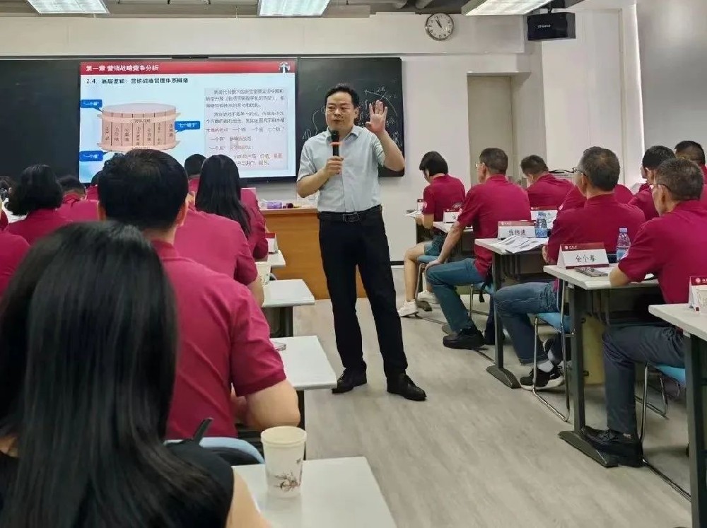 刘春华授课北京大学工商管理班|共创市场营销新战略