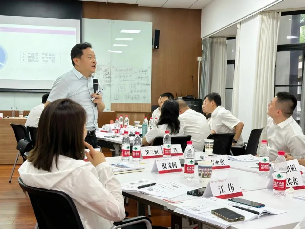 刘春华授课贵州茅台——《产品力、营销力、品牌力打造企业三力合一》