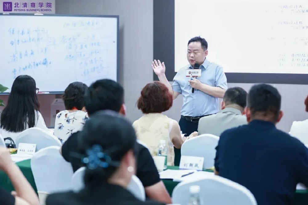 刘春华受邀北清商学院 |五大维度重塑增长引擎