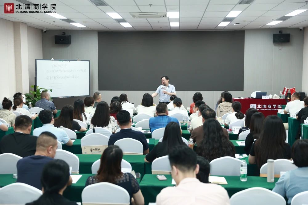 刘春华授课北清商学院｜从矩阵到IP的实战路径