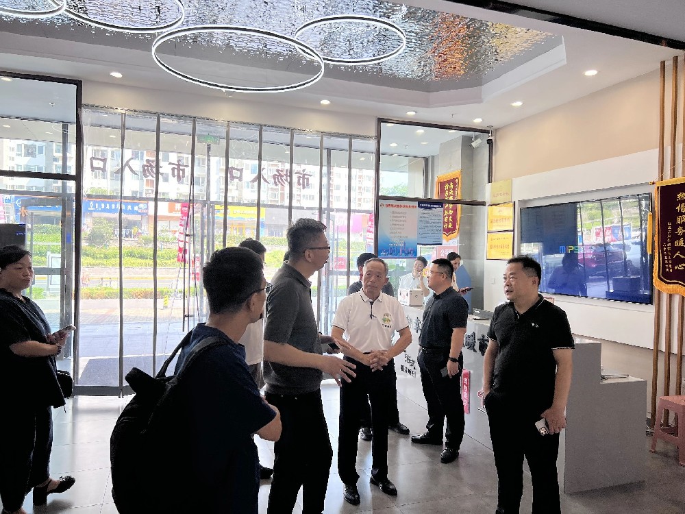 刘春华一行参访青岛市南区八大湖邻里中心并指导交流