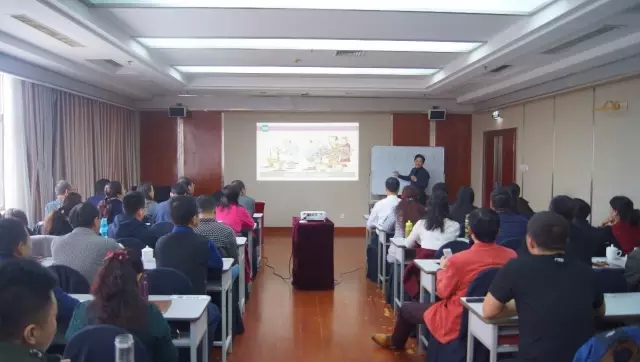华商头条：刘春华老师受邀为锡林浩特企业精英和政府干部专题授课