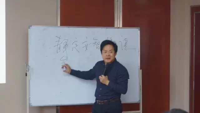 精彩速览！刘春华老师受邀为锡林浩特企业精英和政府干部专题授课
