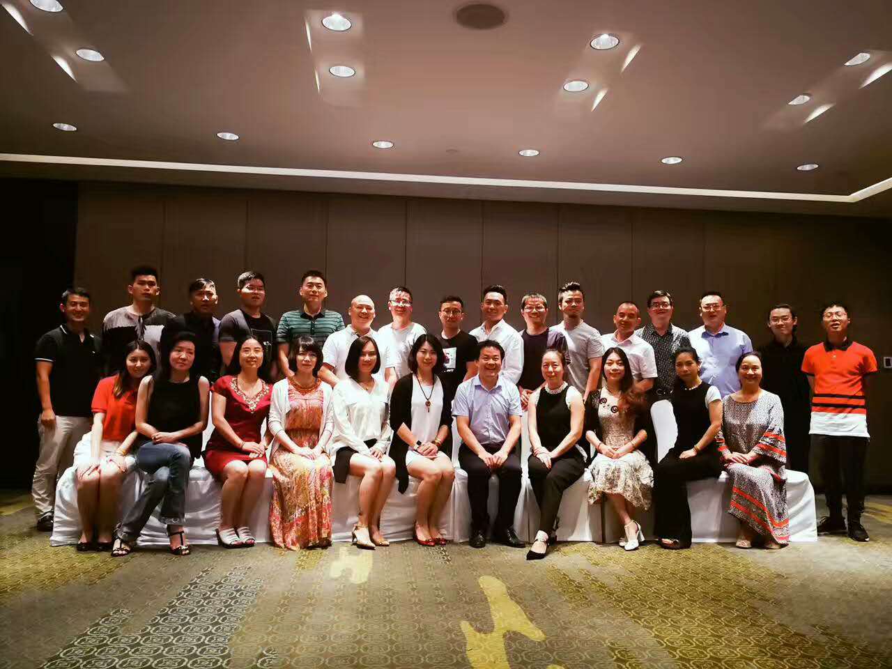 刘春华为瑞士维多利亚大学授课（下）