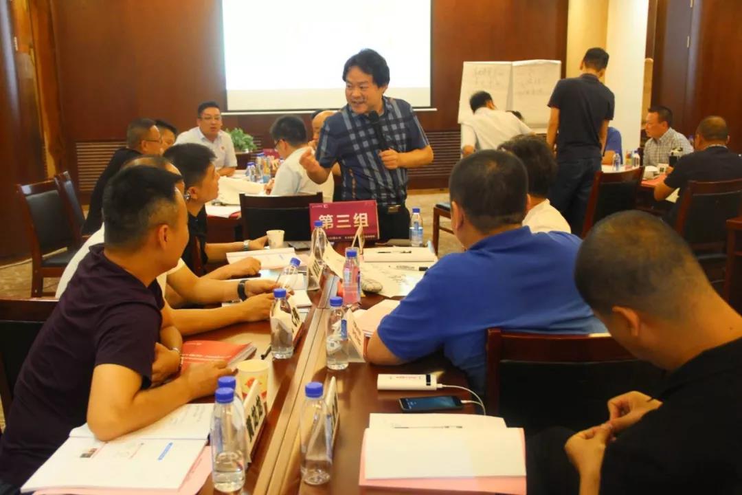 刘春华受邀为生活家地板主题授课《服务在营销中的价值与地位》