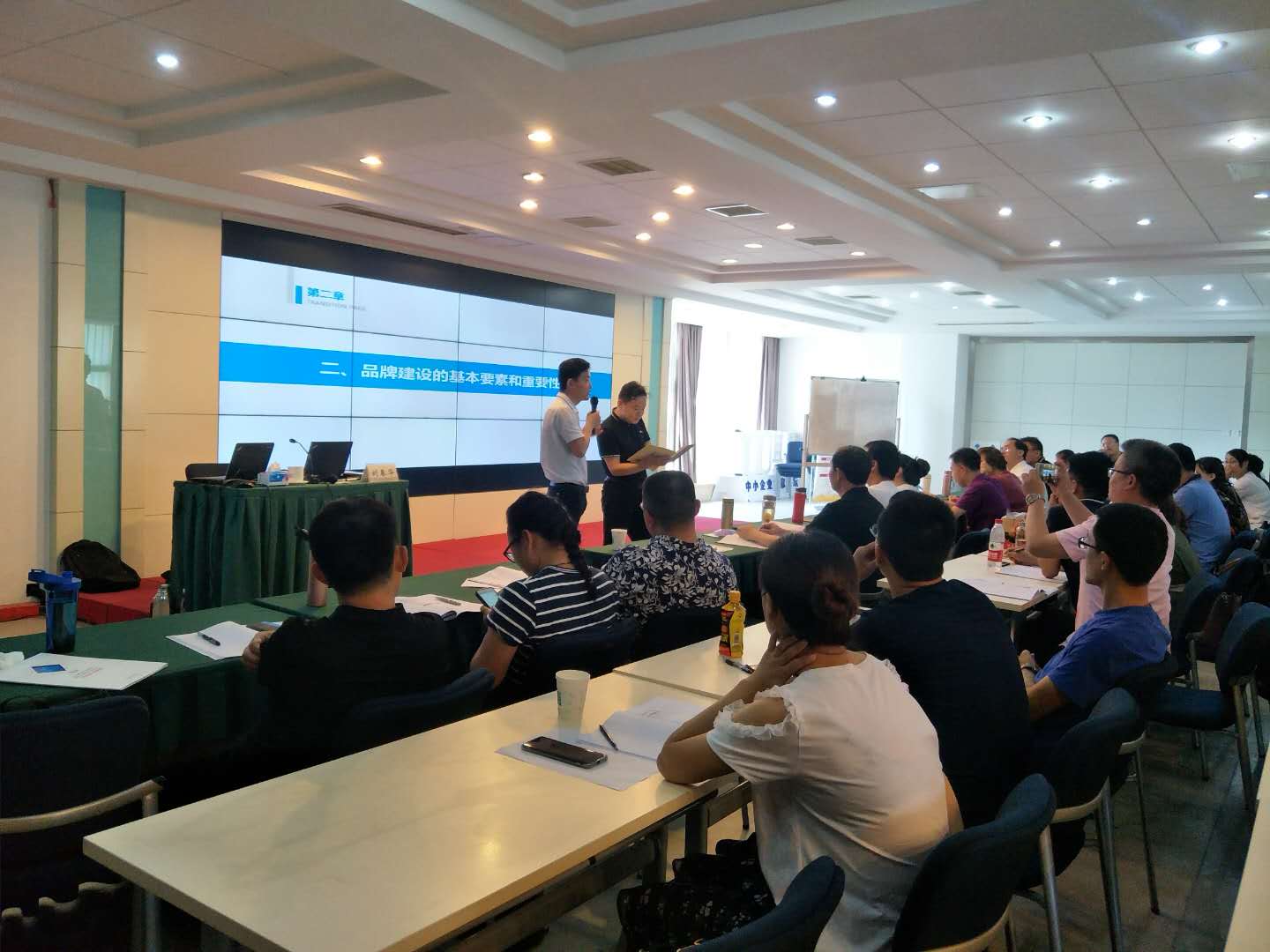 刘春华受邀到青岛中小企业公共服务中心授课：互联网思维下的品牌营销
