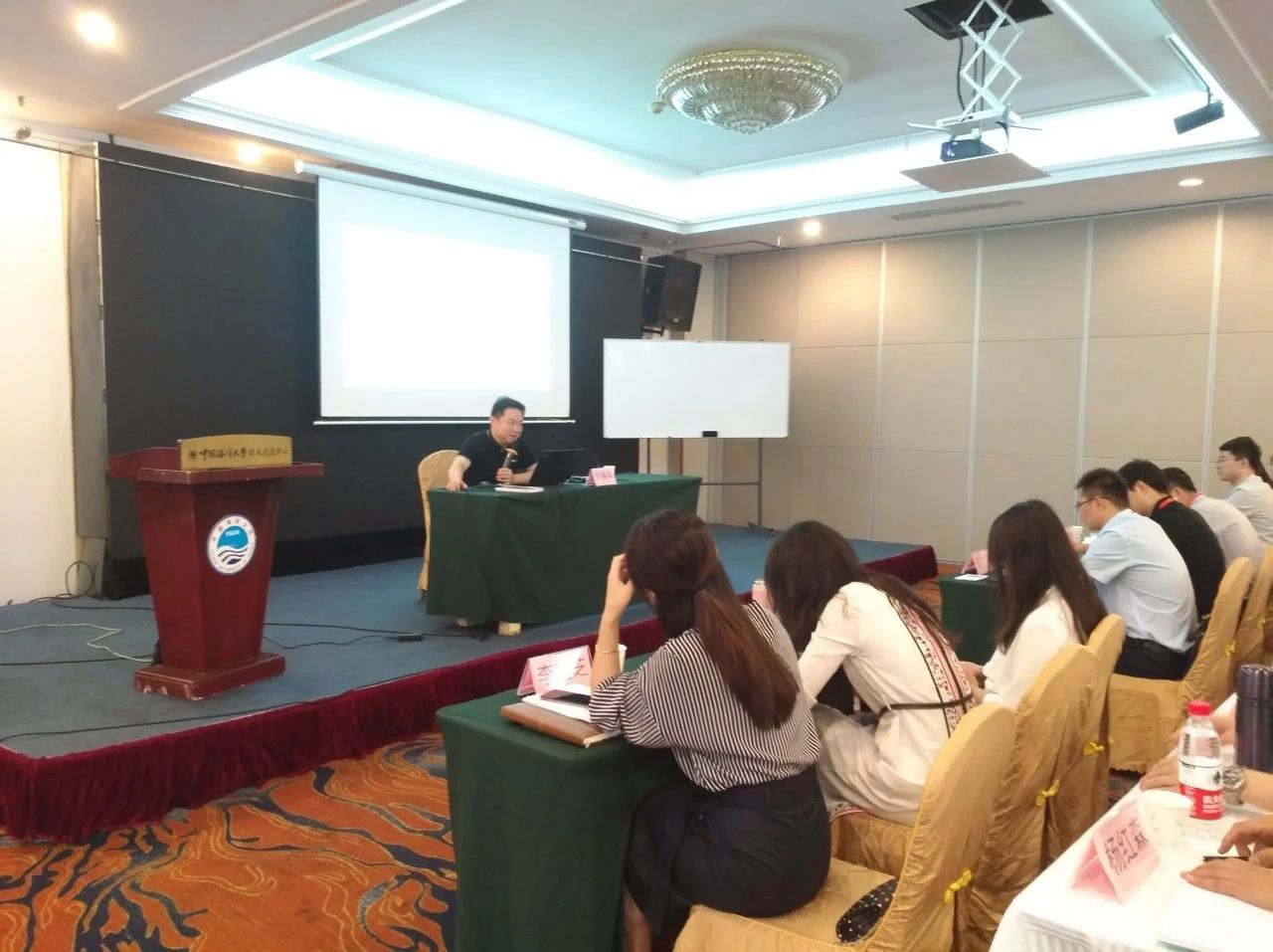 刘春华受邀为固安县企业家授课：工业设计思维及新商业模式突围