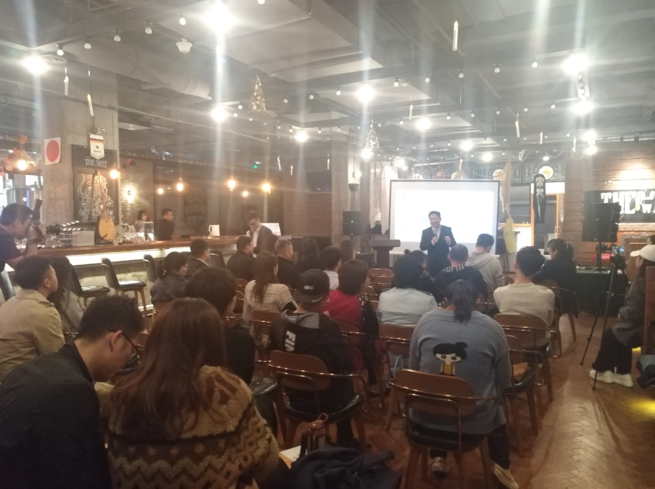 《华为营销基本法》邂逅如是书店，现场签售爆棚！