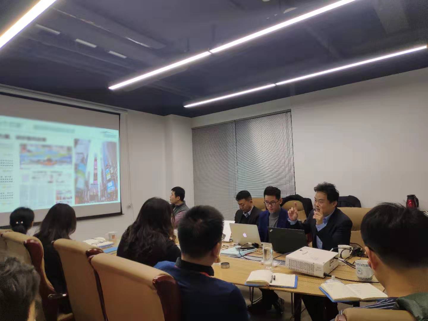 刘春华受邀出席“华睿停车品牌项目汇报会议”
