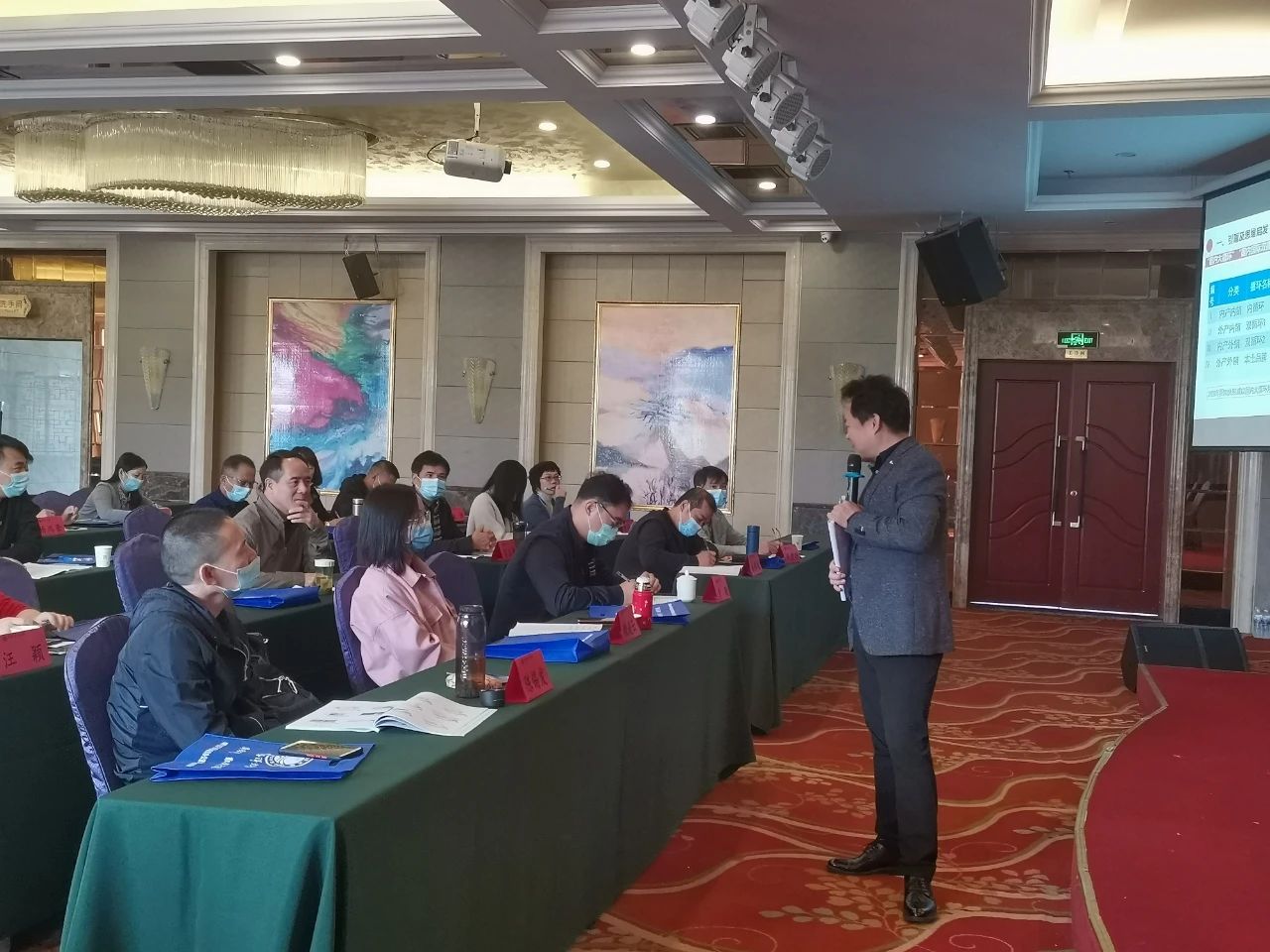 刘春华受邀授课新阶层企业家